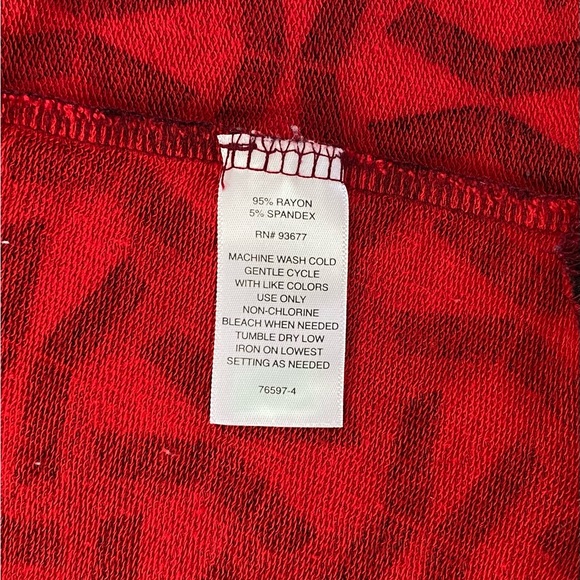 41. LIZ CLAIBORNE Knit Top - Red & Black - Size Sm - Picture 5 of 5